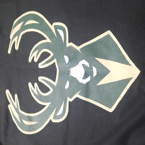 Milwaukee Bucks Deer t-shirt size medium - Picture 3 of 4